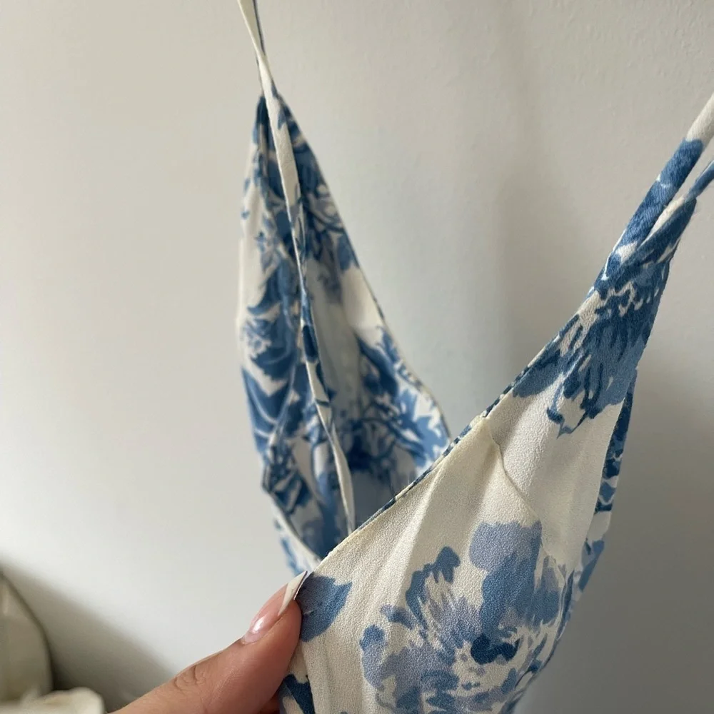 Reformation Floral Blue and White Dress - Picture 6 of 9